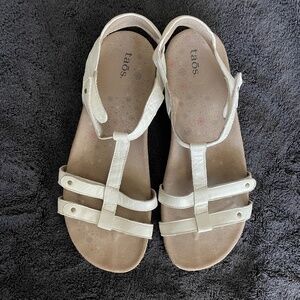 Taos Size 10 sandals